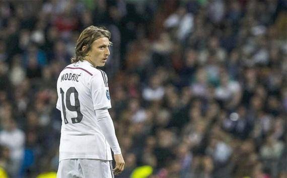 湖人詹姆斯复出首战夺胜利