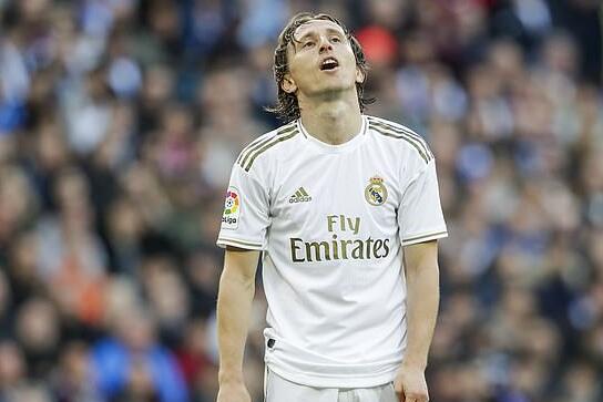 湖人112-124国王遭遇三连败！东契奇空砍42+7+8，詹姆斯提前认输